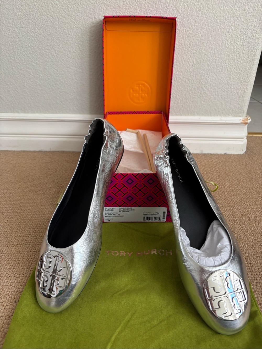 NEW in box Tory Burch Claire Silver Metallic Leather Ballet Flats, Size 9